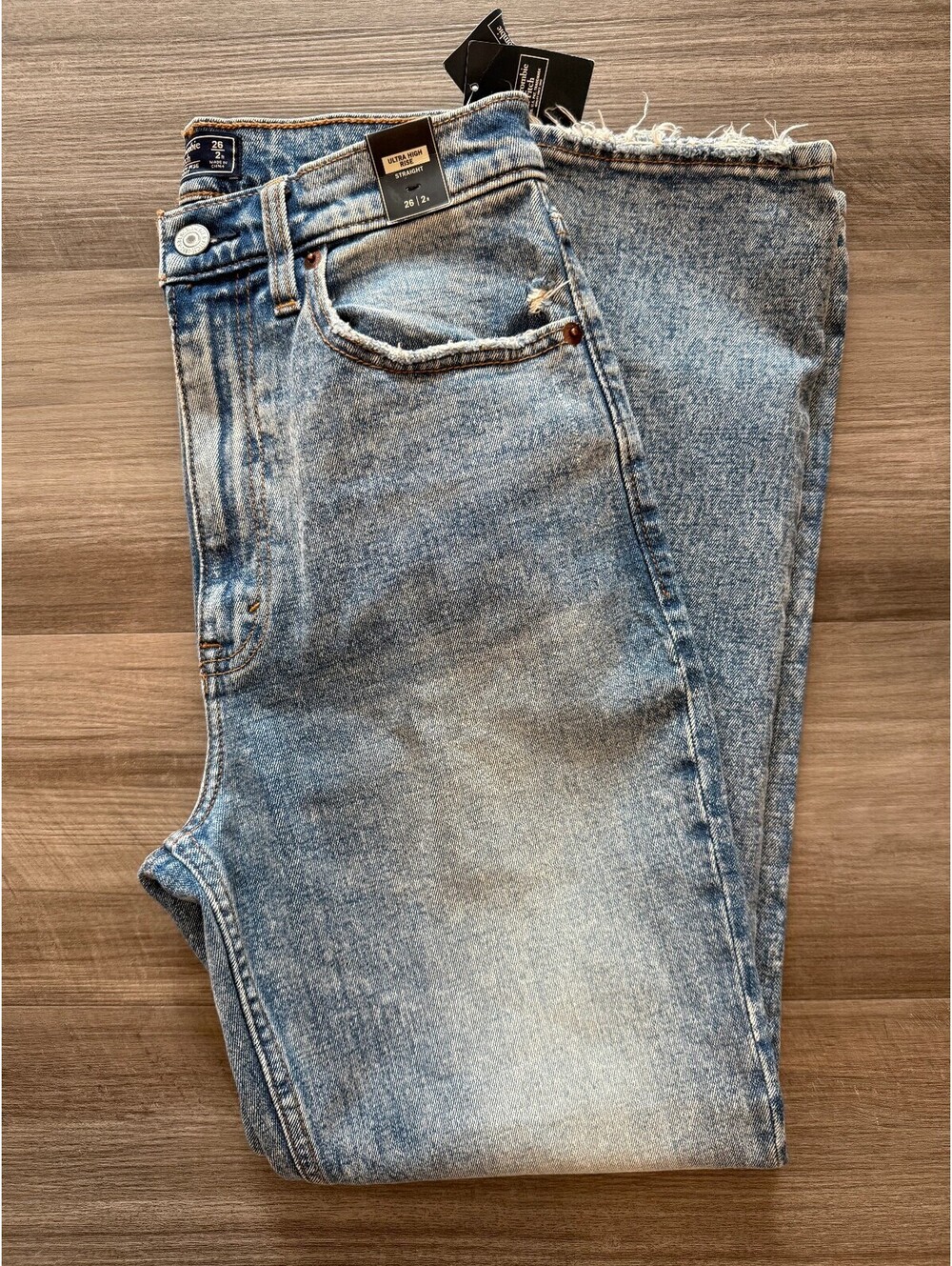Abercrombie & Fitch Ultra High Rise Straight Jeans Size 2 NWT